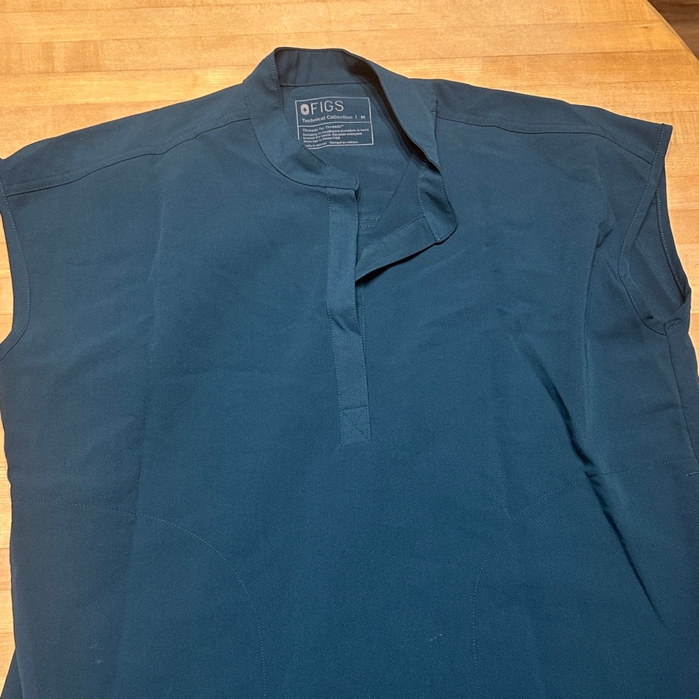 Figs women’s scrub shirt